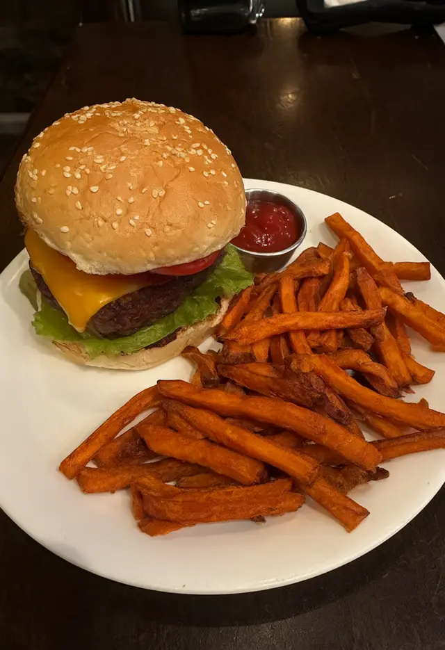 Burger and sweet potato fries used for the meal scan